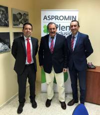 Imagen - Responsables del banco Santander visitan ASPROMIN